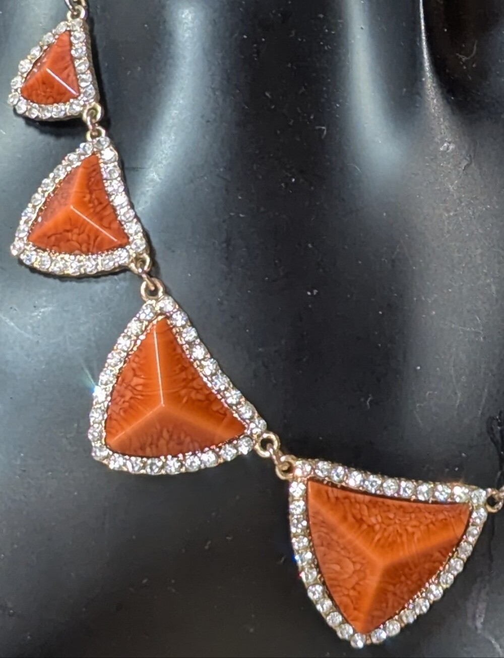 Amrita Singh Signed Tortoise Resin Pyramid Statement Bib Necklace Gold-Tone - Picture 4 of 5